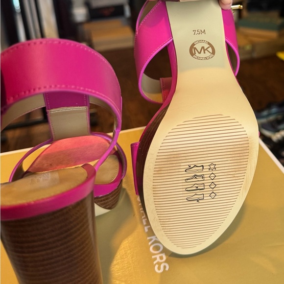 Michael Kors Becker Leather Platform Sandals Block Heel in Wild Berry - Picture 7 of 10